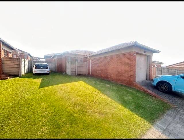 3 BEDROOM HOUSE FOR SALE IN THATCH HILL ESTATE